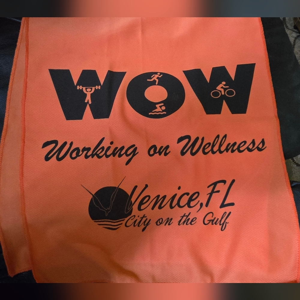 HOST PICK🎉🎊WOW Working On Wellness Venice FL Collectible Towel/flag 13"×36" - Picture 3 of 3
